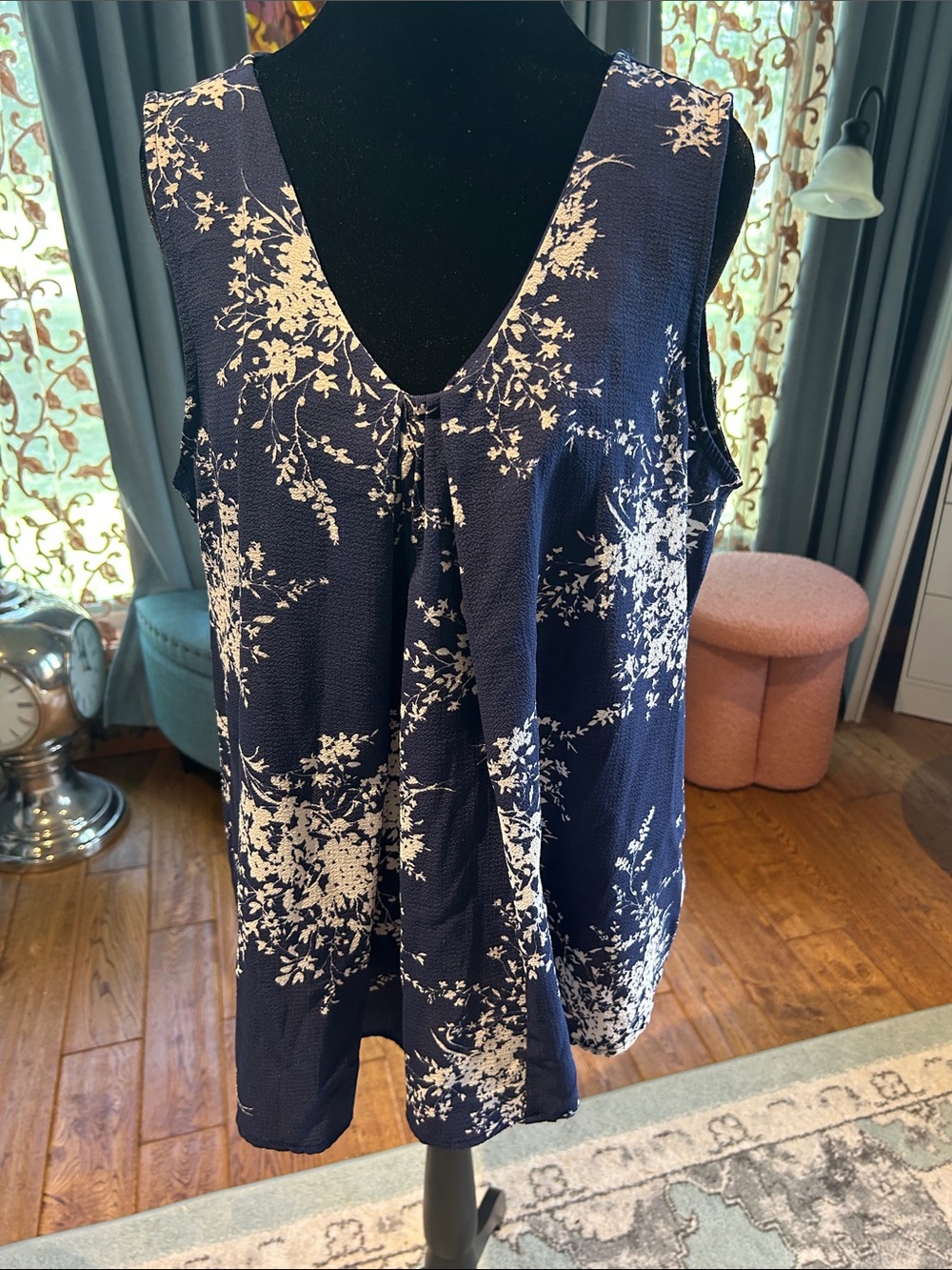 bobeau Navy & White Floral V-Neck Sleeveless Tank Top